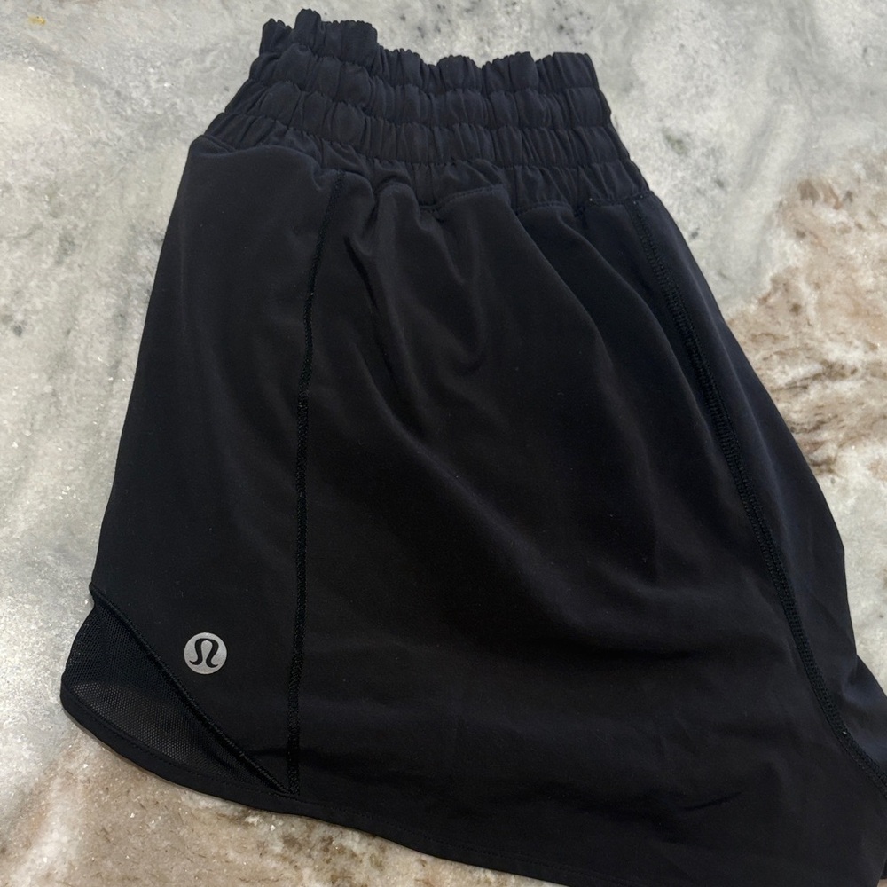 LULULEMON HOTTY HOT SHORTS BLACK